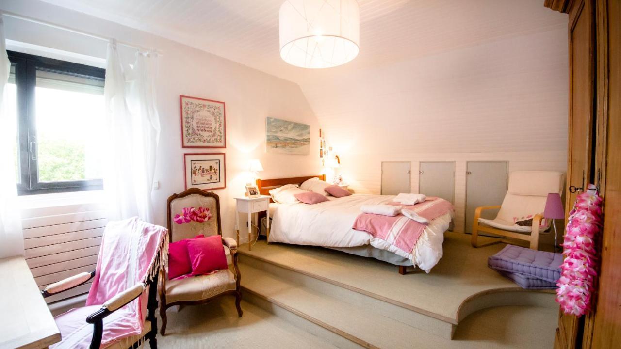 Le Champ Du Renne Bed & Breakfast เลอม็องส์ ภายนอก รูปภาพ