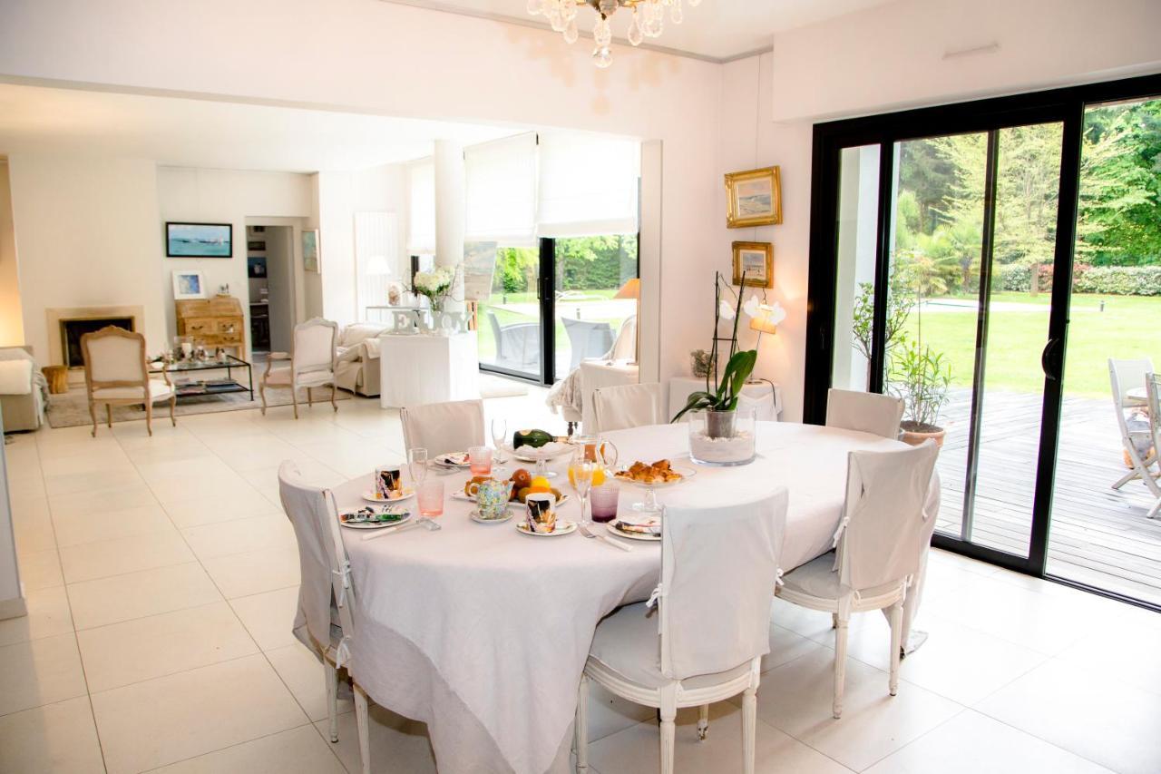 Le Champ Du Renne Bed & Breakfast เลอม็องส์ ภายนอก รูปภาพ