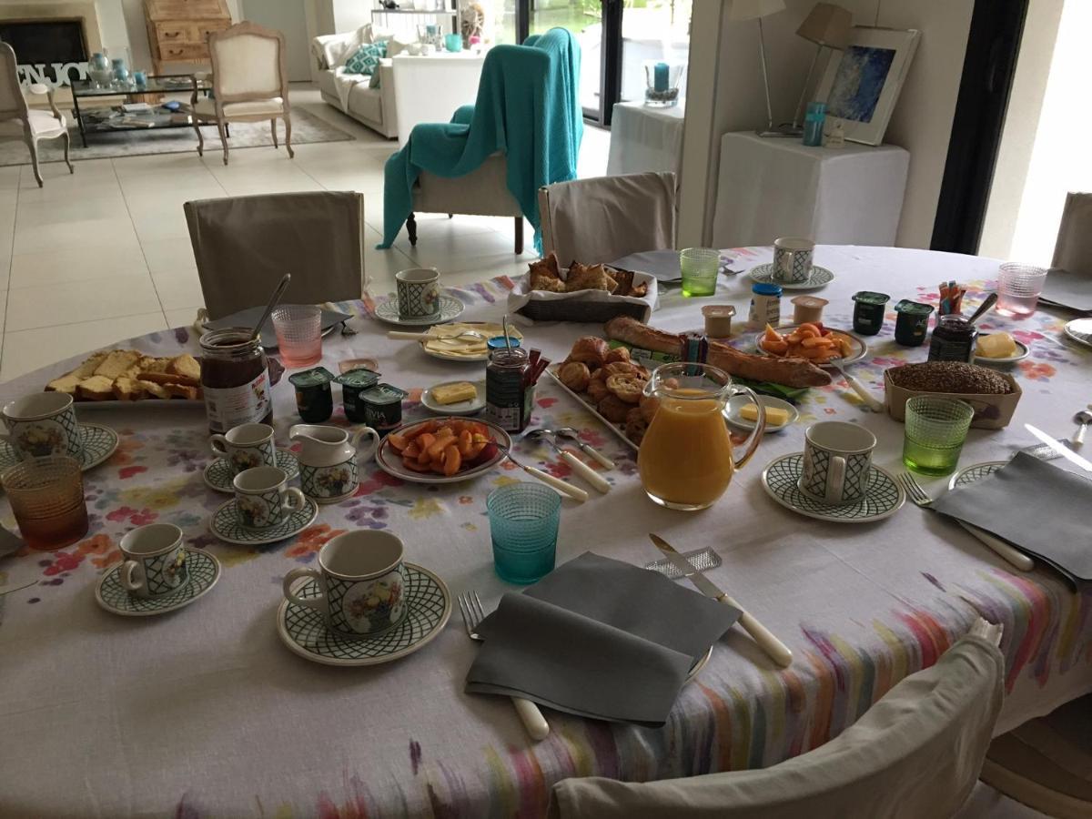 Le Champ Du Renne Bed & Breakfast เลอม็องส์ ภายนอก รูปภาพ