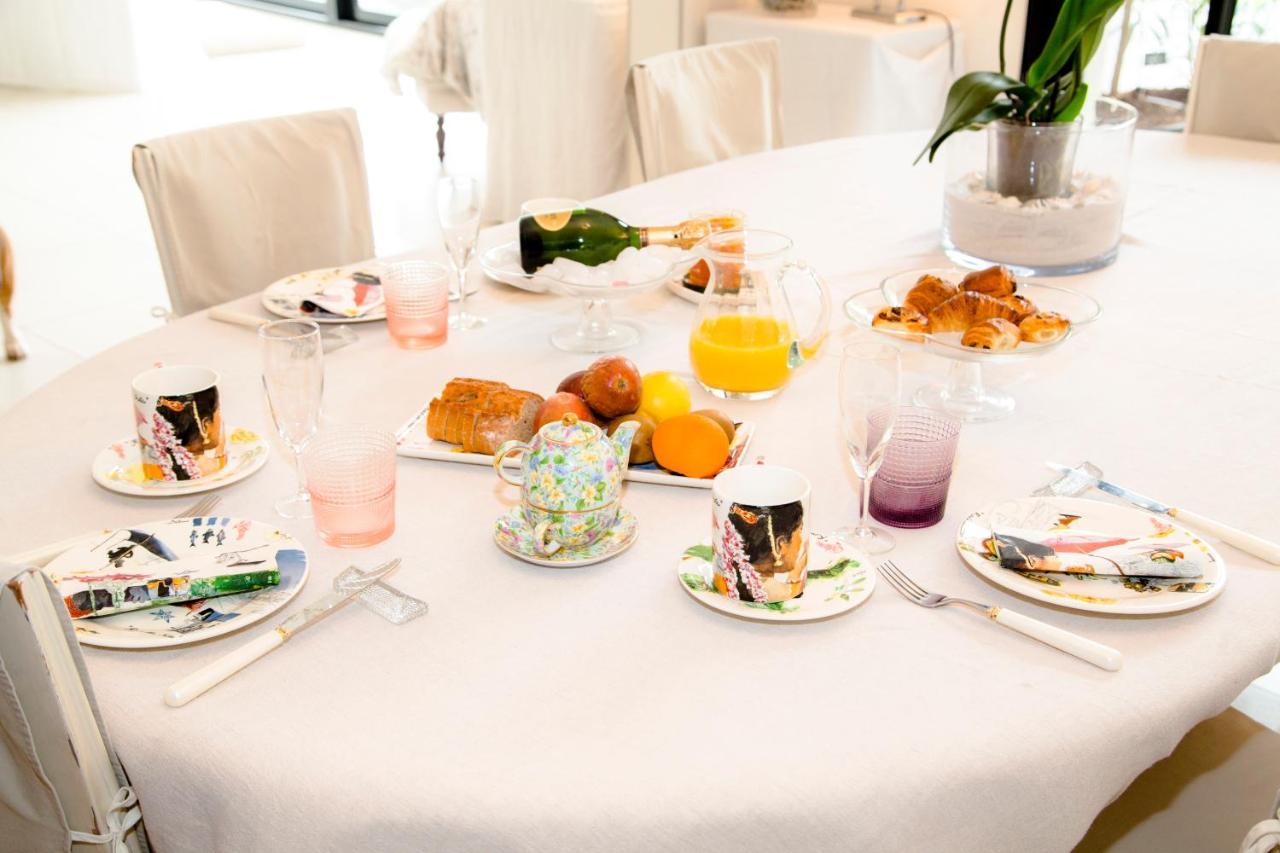 Le Champ Du Renne Bed & Breakfast เลอม็องส์ ภายนอก รูปภาพ